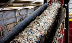 Residuo de fabrica papelera drenado en compactador de tornillo