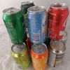 Latas de aluminio llenas antes de compactar y separar líquido